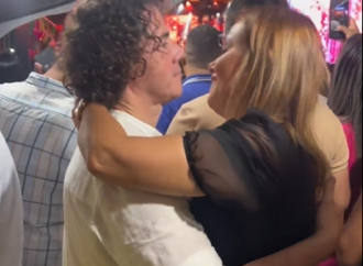 Senador Veneziano aprecia lançamento da programação do São João de Campina Grande dançando forró com sua esposa