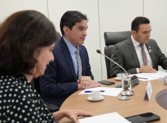 Coordenador da bancada, Murilo promove reunião entre ministra da Saúde e secretário de Saúde da Paraíba