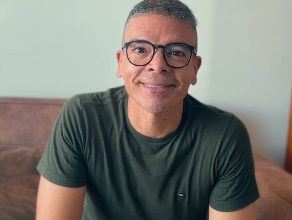Jornalista Hildebrando Neto anuncia saída da TV Cabo Branco