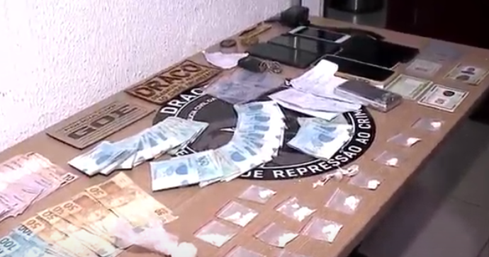 Ação de combate ao tráfico de drogas realiza 17 mandados de busca e apreensão e uma mulher é presa em flagrante, na Paraíba