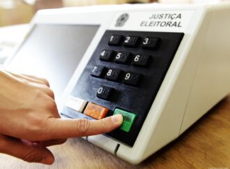 Jovens de 16 a 18 anos podem tirar 1º título de eleitor até 8 de maio