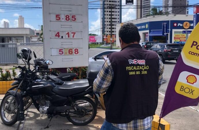 Procon-JP fiscaliza e notifica postos sobre denúncias de aumento indevido no preço da gasolina