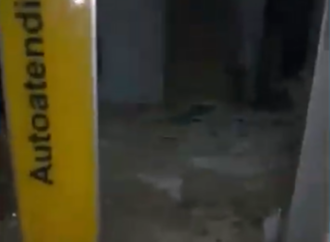 Agência bancária é alvo de explosão e assalto no Vale da Paraíba