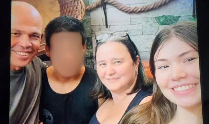 “Faria tudo novamente”, diz adolescente que matou pais e irmã
