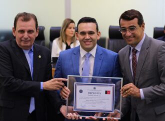 CIDADÃO PARAIBANO: Jhony Bezerra recebe as três mais importantes honrarias da ALPB