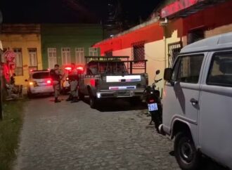 Mulher é presa suspeita de esfaquear e matar o próprio marido em João Pessoa