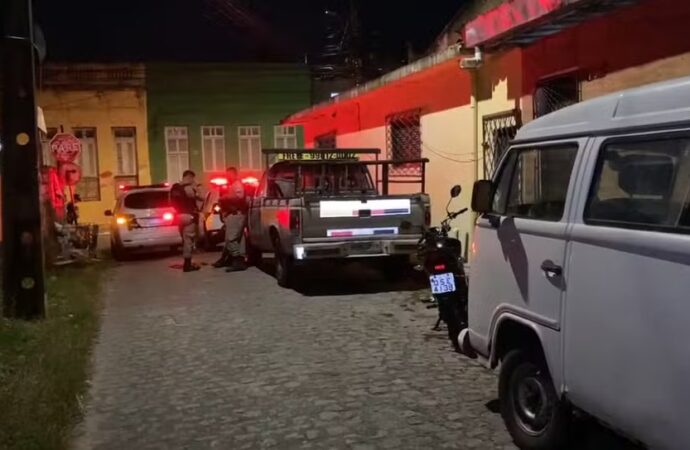 Mulher é presa suspeita de esfaquear e matar o próprio marido em João Pessoa