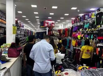 Polícia apreende mais de mil produtos falsificados em loja de Campina Grande