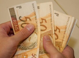 A Prefeitura Municipal de Campina Grande abre possibilidade de antecipação da primeira parcela do 13º salário para servidores