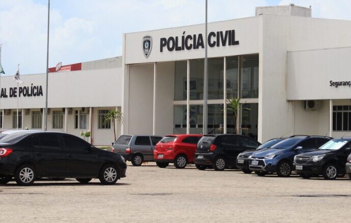 Casal é preso com carro clonado e moto roubada em João Pessoa