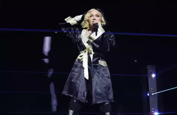 Show gratuito de Madonna em Copacabana levanta polêmica nas redes sociais