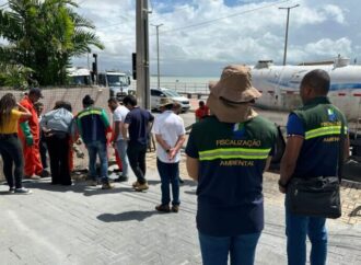 Após Bar do Cuscuz, fiscais da Sudema identificam quiosque despejando esgoto no mar de João Pessoa
