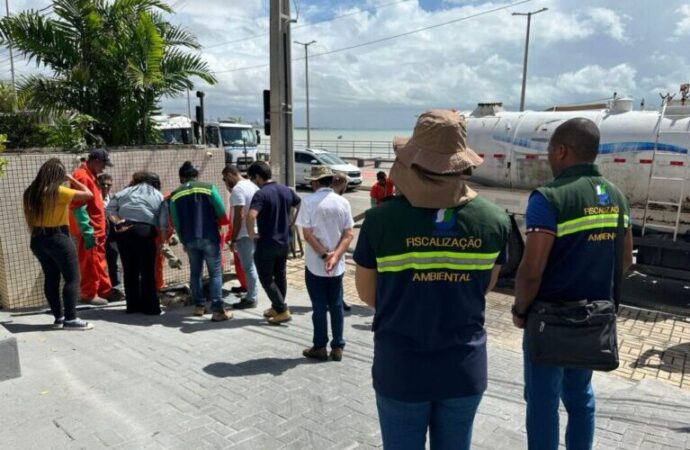Após Bar do Cuscuz, fiscais da Sudema identificam quiosque despejando esgoto no mar de João Pessoa