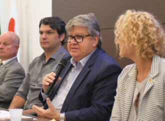 Governo da Paraíba anuncia pagamento da primeira parte do 13° em junho