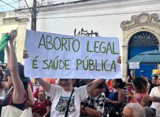 Mulheres protestam contra PL de aborto em ato na Paraíba