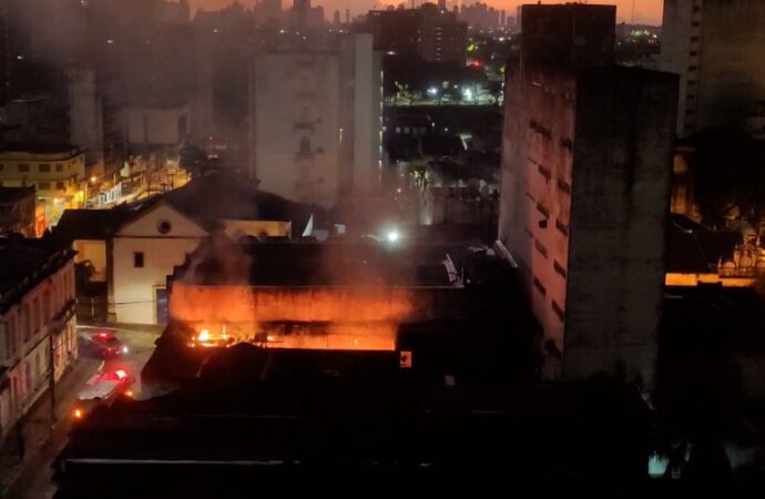 Incêndio atinge imóvel no Centro Histórico de João Pessoa