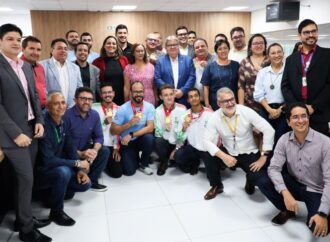 João Azevêdo recepciona estudantes paraibanos premiados em competição internacional de tecnologia