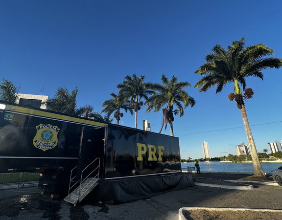 Carreta do Cinema Rodoviário da PRF chega a Campina Grande