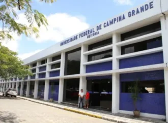 Professores da UFCG entram em greve por tempo indeterminado