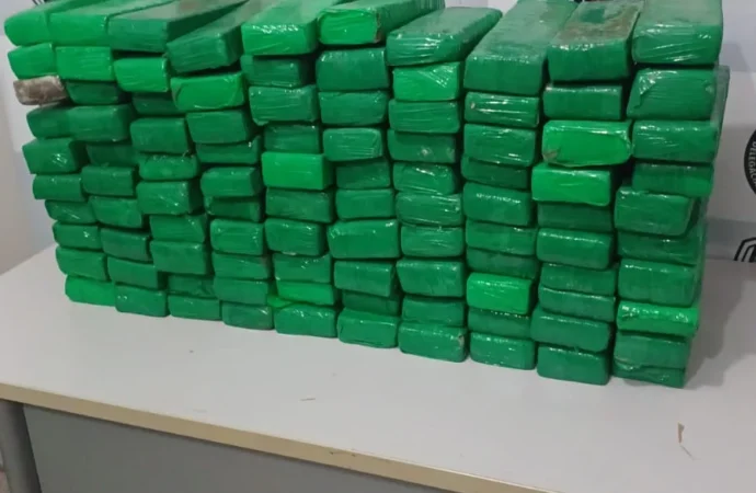 Tiroteio no Itararé termina com traficante preso e 100kg de maconha apreendidos