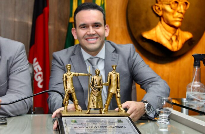 Cidadão Campinense: Em solenidade na Câmara, Dr Jhony é citado como referência na melhoria da saúde pública