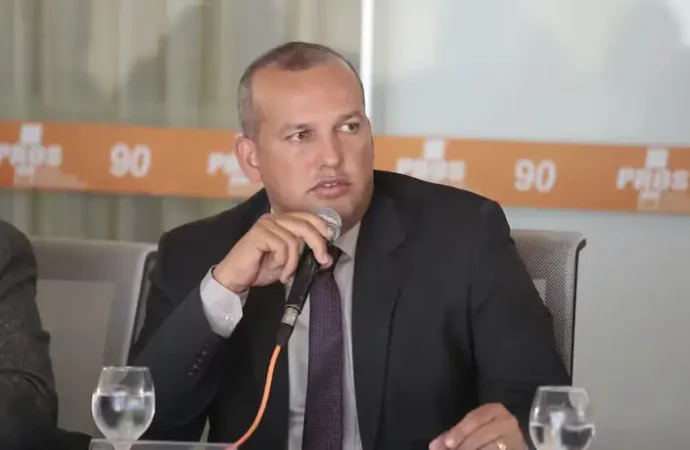 Presidente do Solidariedade se entrega à Polícia Federal após três dias foragido