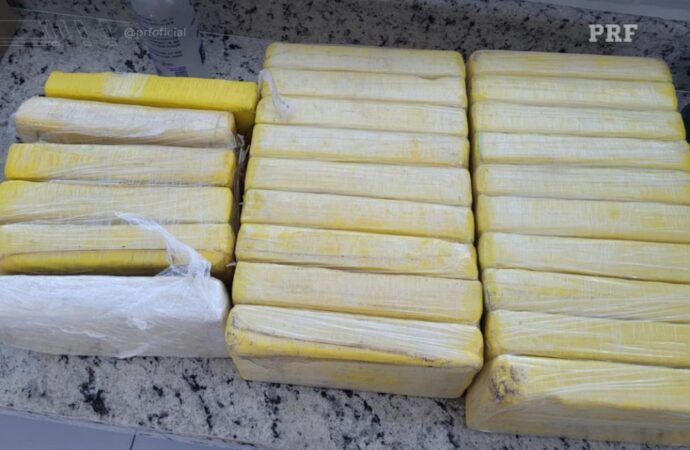 Fiscalização da PRF apreende mais de 26 kg de cocaína