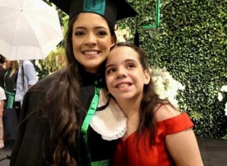 Paraibana direciona rumo da própria vida para ajudar irmã com Apraxia de Fala