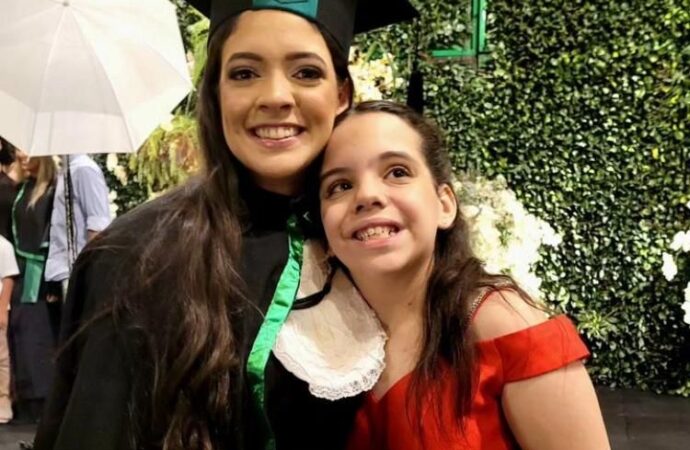 Paraibana direciona rumo da própria vida para ajudar irmã com Apraxia de Fala