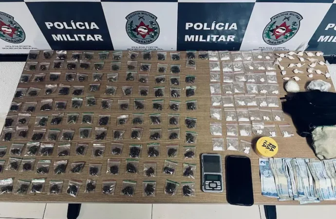 Polícia prende suspeito de tráfico na praça do bairro dos Bancários, em João Pessoa