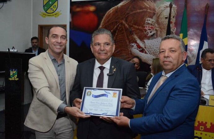 Deputado Adriano Galdino recebe título de cidadão Lagoassequense em sessão solene