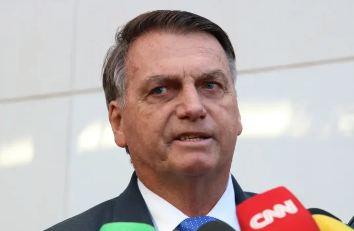 Polícia Federal entrega ao Supremo relatório que indiciou o ex-presidente Bolsonaro