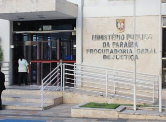 Ex-prefeito paraibano enfrenta ação judicial por suposto esquema com empresa fantasma envolvendo seu filho