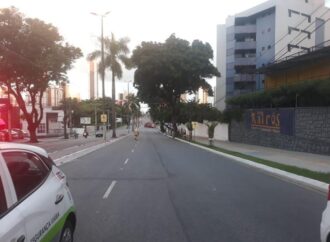 Avenida Epitácio Pessoa, em João Pessoa, tem trecho bloqueado neste domingo (7)