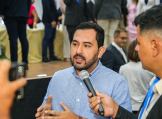 Felipe Coutinho valoriza profissionais da educação com abono salarial histórico que chega a R$61 mil em Puxinanã