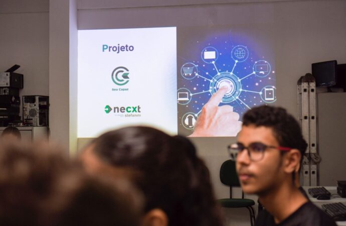 Cursos gratuitos na área de tecnologia são oferecidas em Campina para diferentes faixas etárias