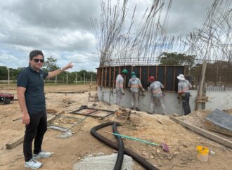 Murilo Galdino constata avanço na retomada das obras da Adutora do Pajeú