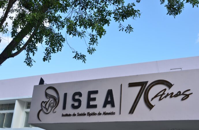 Mãe que perdeu bebê e útero no Isea volta a ser internada com dores abdominais