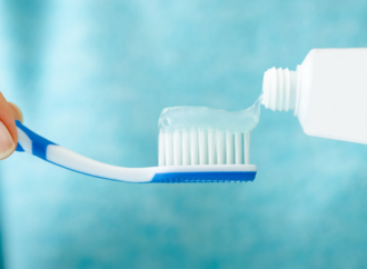 Anvisa suspende creme dental da Colgate após relatos de reações