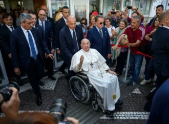 Papa tem alta médica após mais de um mês internado