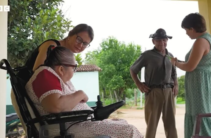 BBC exibe documentário sobre síndrome rara descoberta por professora da UEPB, considerada uma das 100 mulheres mais influentes do mundo