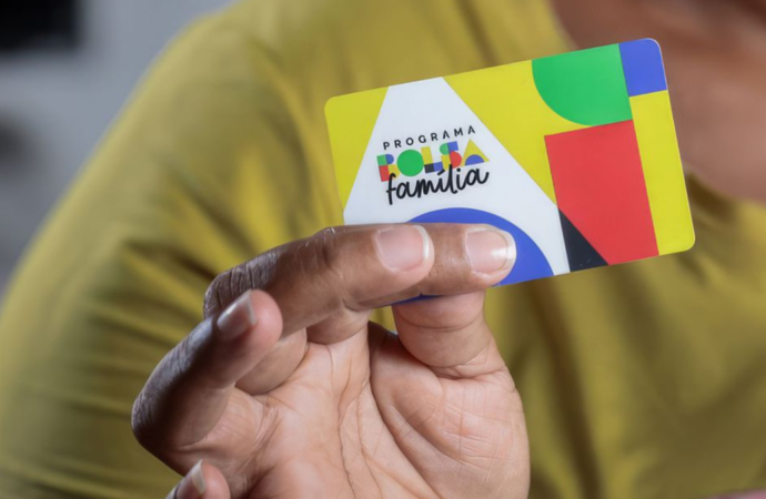 Beneficiários do Bolsa Família começam a receber nesta terça-feira (18)