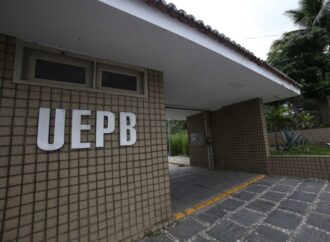 UEPB abre seleção para tradutor(a) e intérprete de Libras no curso de ADS