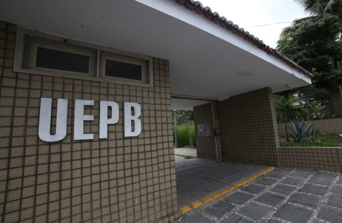 UEPB abre seleção para tradutor(a) e intérprete de Libras no curso de ADS