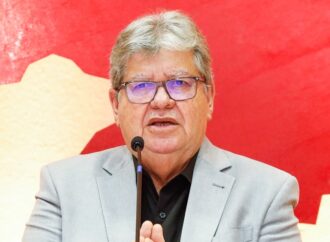 João Azevêdo anuncia divulgação de edital de concurso público para o Magistério com 2 mil vagas
