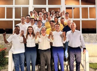 João Azevêdo assume comando do PSB estadual e destaca união do grupo