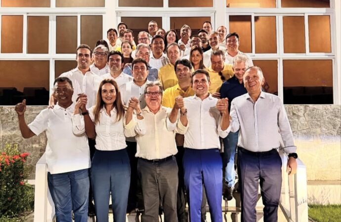 João Azevêdo assume comando do PSB estadual e destaca união do grupo