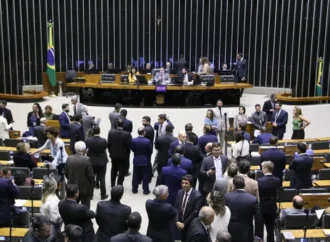 Desconto automático no INSS pode acabar: Câmara aprova urgência de projeto