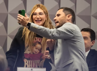 Cena inusitada: Senador surpreende CPI das Bets ao pedir vídeo e selfie com Virgínia Fonseca