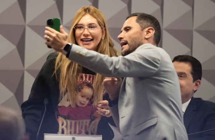 Cena inusitada: Senador surpreende CPI das Bets ao pedir vídeo e selfie com Virgínia Fonseca